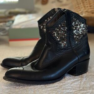Frye Boots Deborah studded ankle boots Black size 9.5 Rare!!